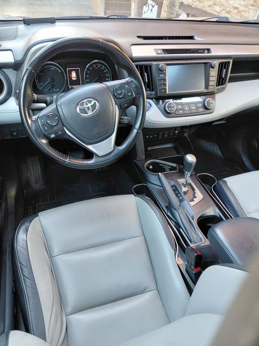 Vând Toyota Rav4 Hybrid