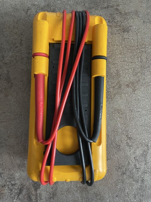 Multimeteu profesional Fluke
