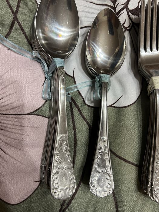 Set de tacamuri de masa complet pentru 12 persoane