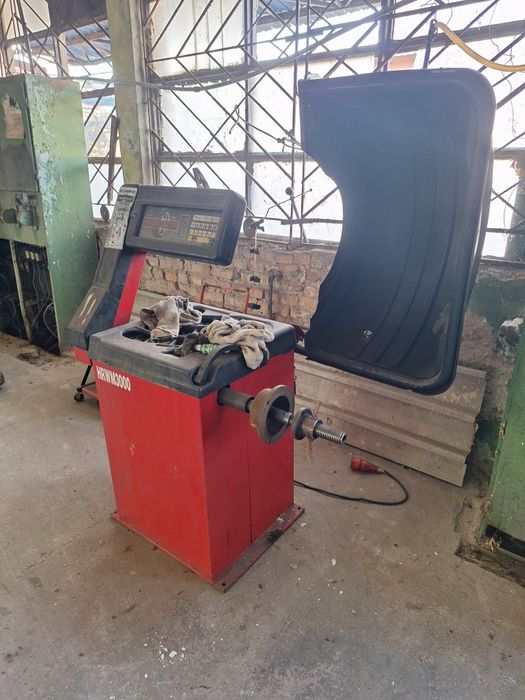 Машини за монтаж и баланс на гуми