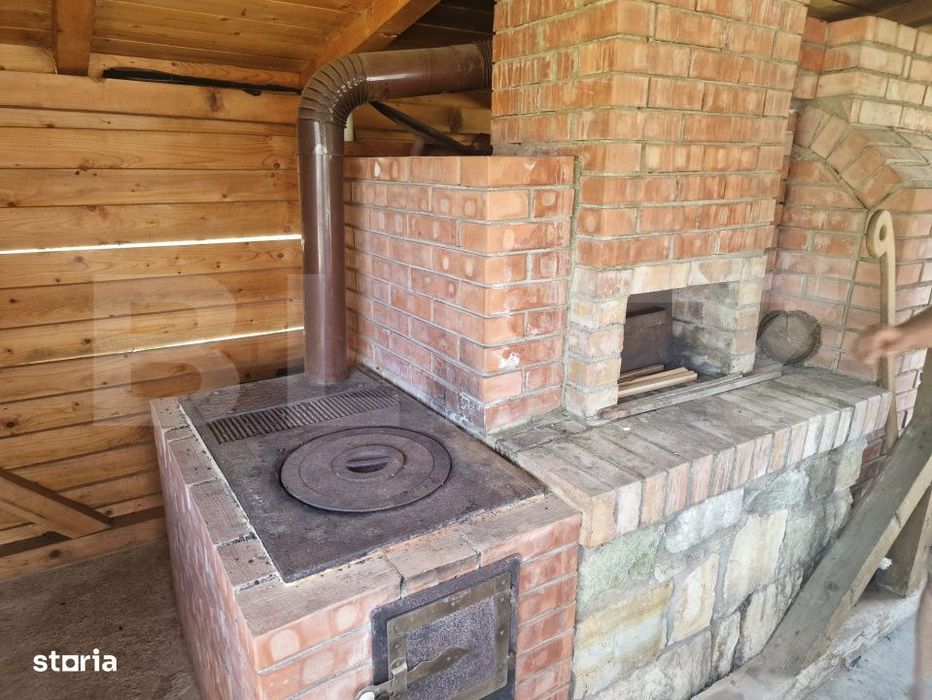Casa cu 2 cladiri, foisor generos si teren de 3300 mp - Cornesti