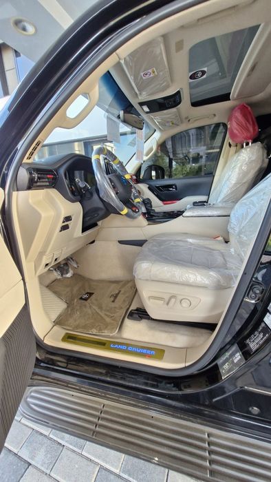 Toyofa Land Cruiser 300 VXGR 2024 yil японка  7 места фул пазитсия