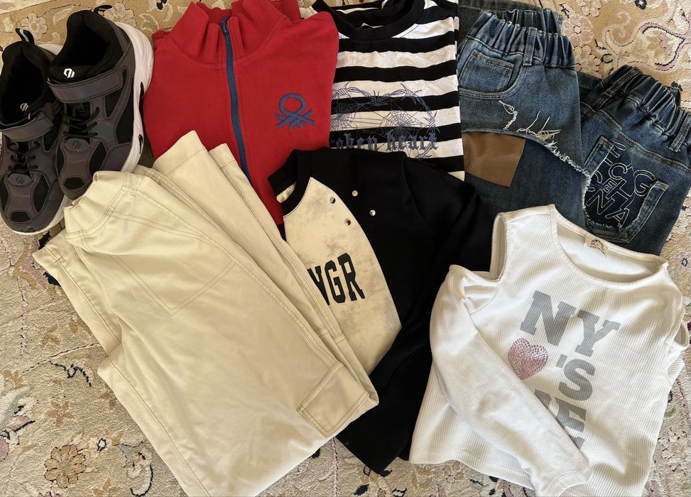 Пакет фирменной одежды на девочку