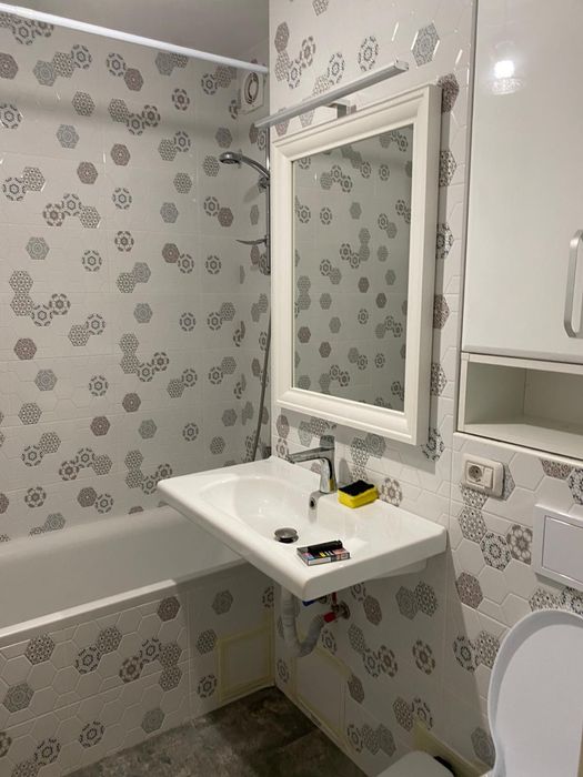Inchiriez apartament 3 camere decomandat, zona Obor-Colentina strada Masina de Paine , parter înalt