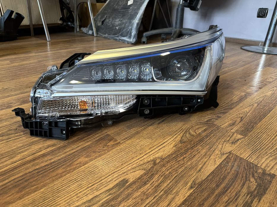 Передние фары Corolla 180 hybrid