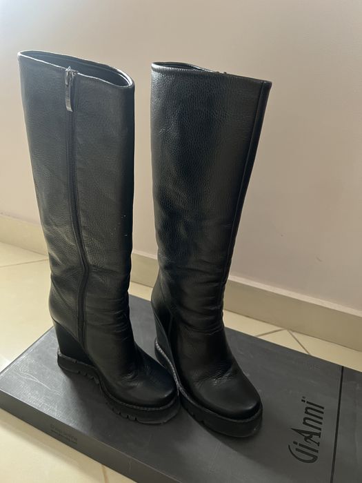 Продавам ботуши