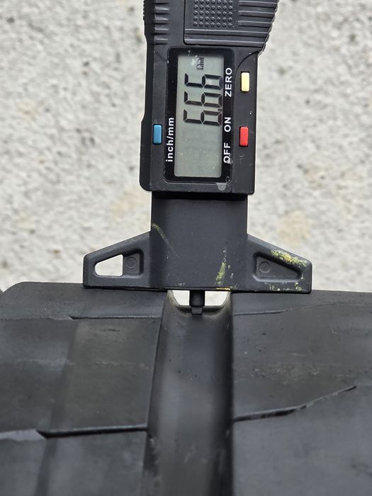Vând două anvelope de vara continental  315 35 22 dot 2124