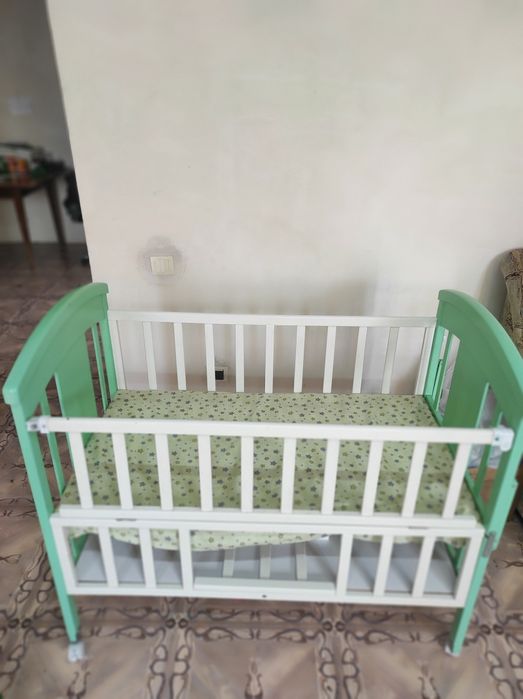 Продам детскую кровать манежка