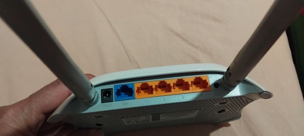 TP‑Link TL‑WR840N, но липсва захранване.