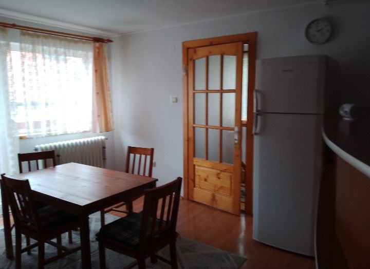 Vând casă 3 camere