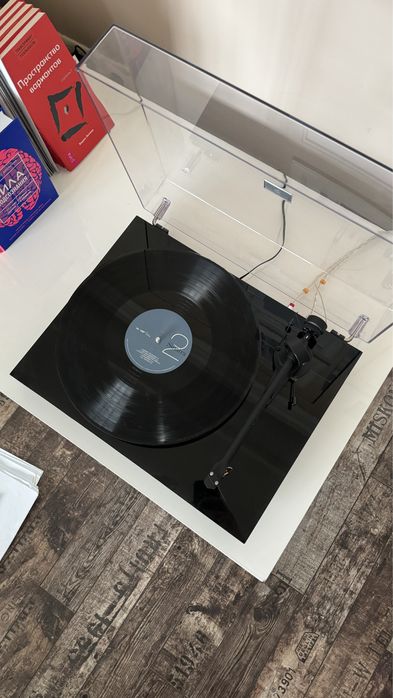 Pro-ject Debut lll Carbon DC Виниловый проигрыватель