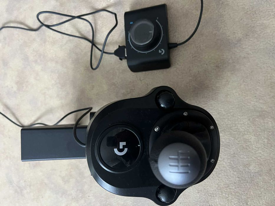 Продавам симулатор Logitech PRO Racing