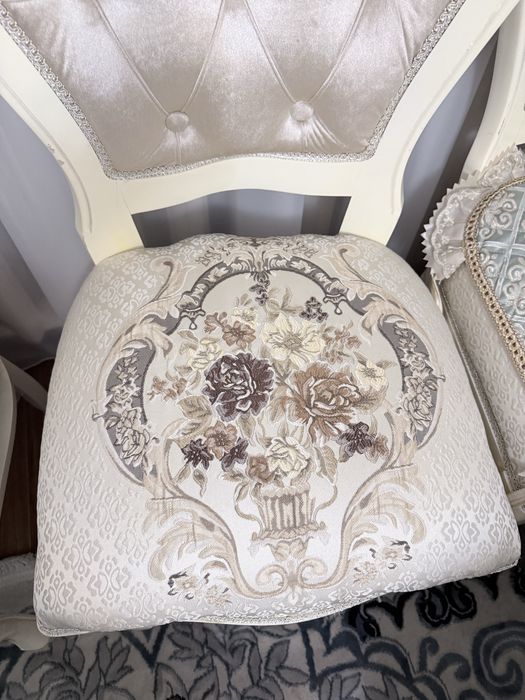 Продаю Стулья 8 штук