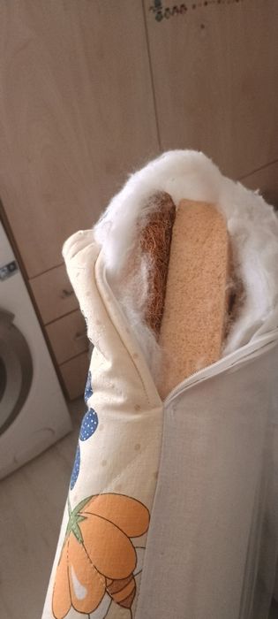 Детски матрак с кокосова вложка вложка. Размери: 120х60х12см.
Състояни
