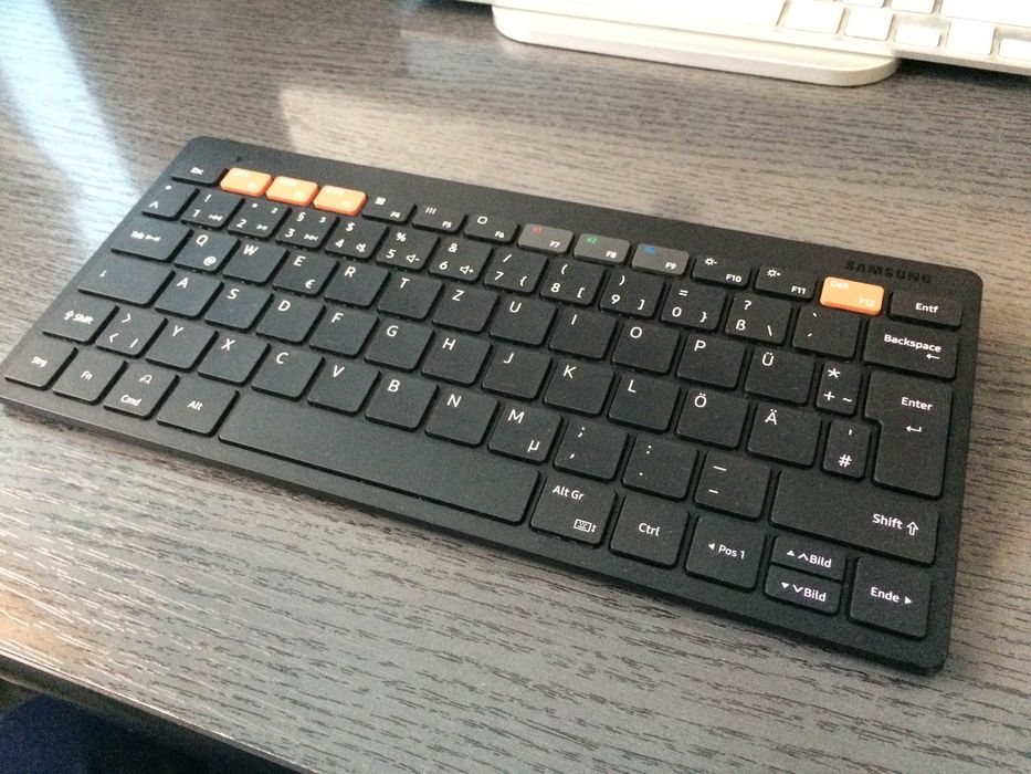 Tastatura bluetooth Samsung Trio 500 functionala.Cititi tot anuntul.