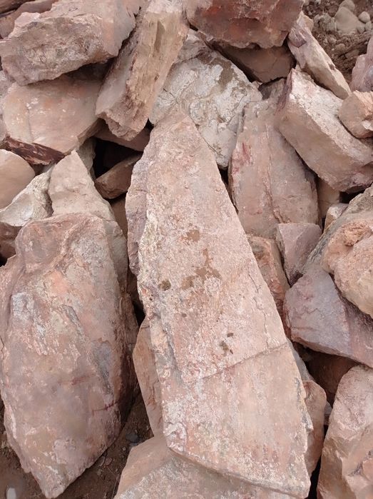 Добываем рваные камни . Из первых рук с гарантией качество и количеств