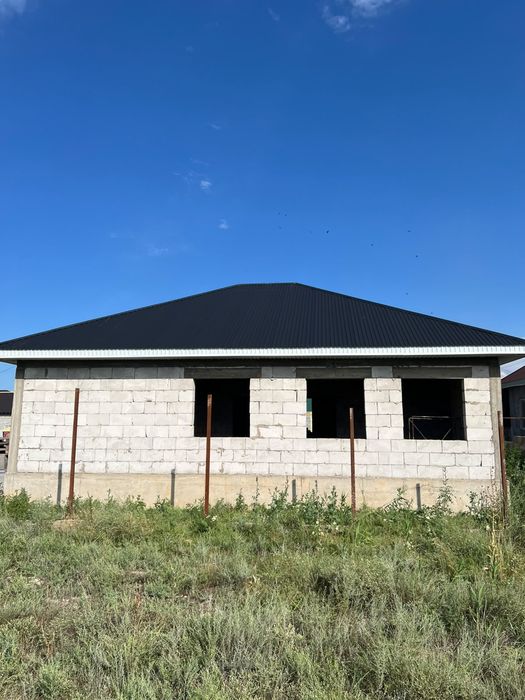 Продается недостроенный дом с крышей
