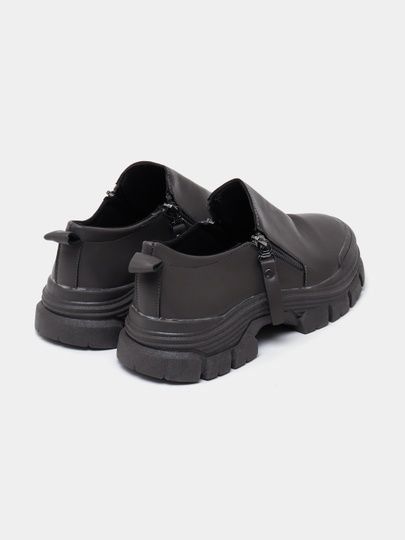 Kuzgi sifatli yangi ayollar oyoq kiyimi sotiladi