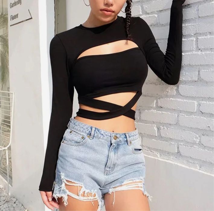 Лонгслив с вырезом