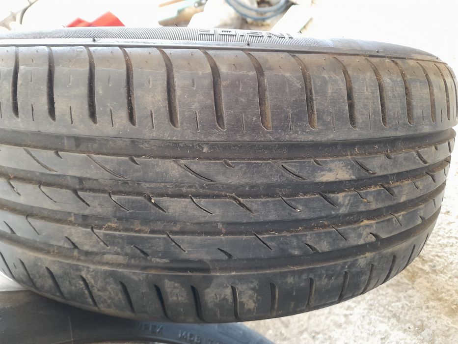 Продава две летни гуми 195/50R15
