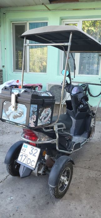 Скутер  ,трицикл