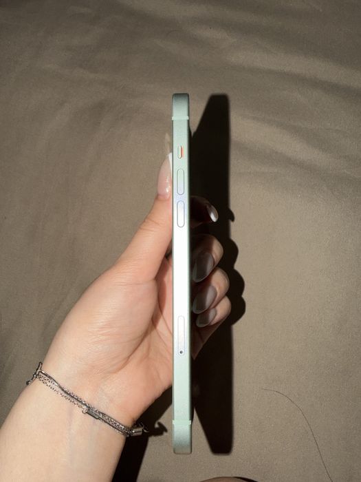 Продаётся iPhone 15 plus 128 gb