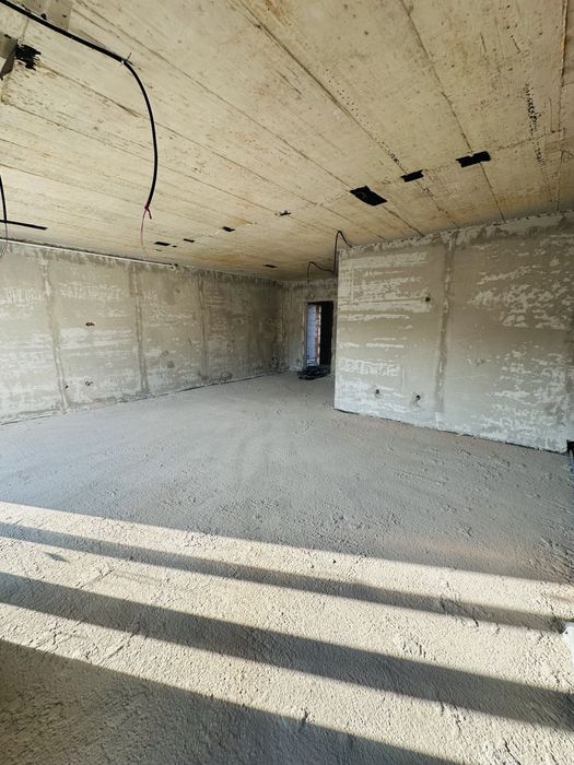 De vanzare apartament 3 cam + birou/dressing si parcare inclusa