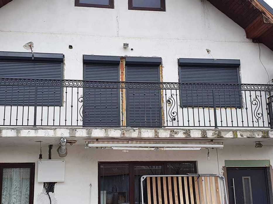 RULOURI Aluminiu si Usi de garaj rezidentiale SECTIONALE