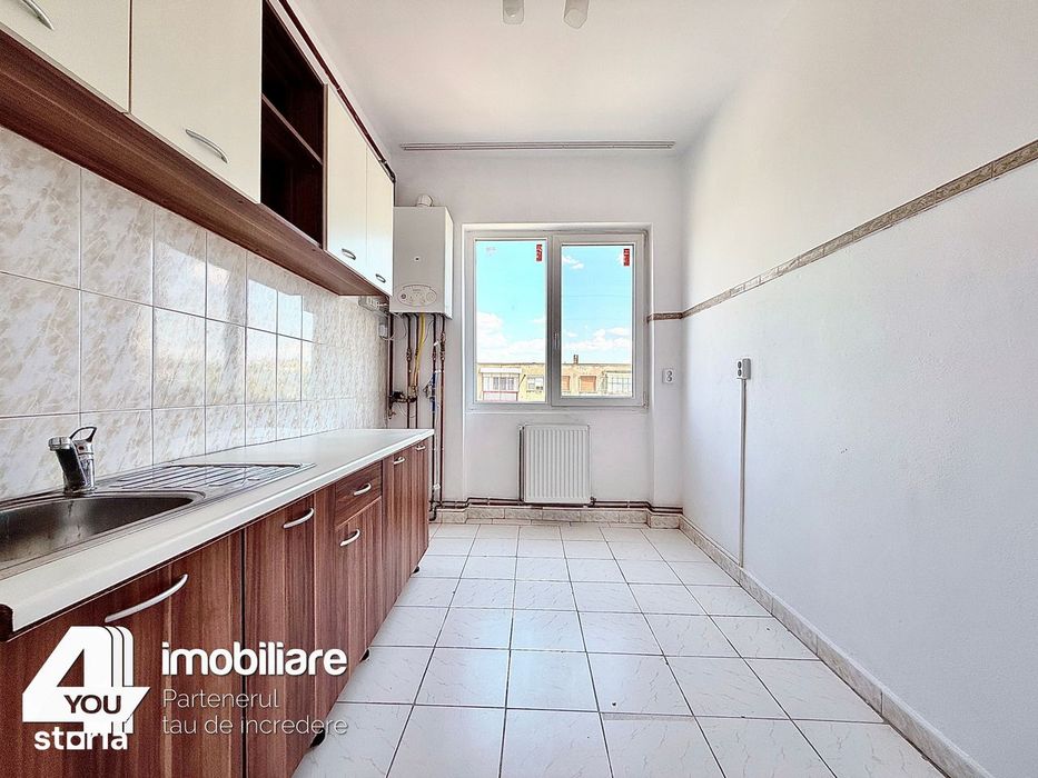 Apartament 3 camere Ineu langa Primarie ,82 mp, cu termotecă — fotografia 1