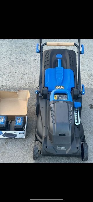 Акумулаторната косачка 380mm Scheppach плюс две батерии зарядно