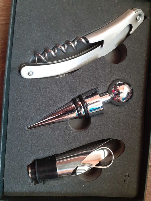 Нов комплект за вино -18 лв