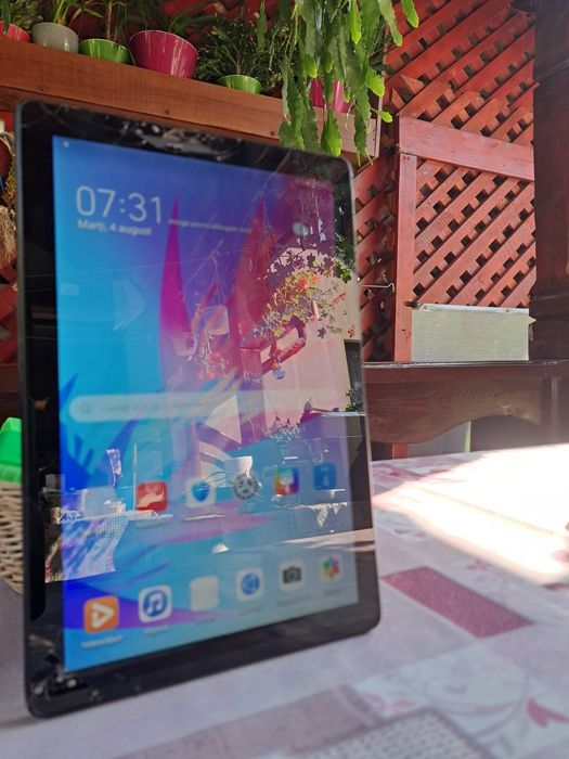 Tabletă Huawei MatePad T10 funcțională, touch perfect, display spart