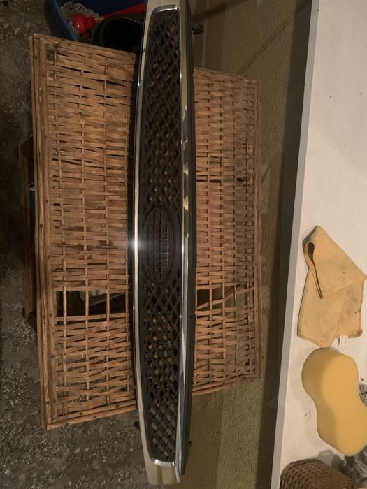 Предна броня и решетка за Ford Fiesta 2002 mk5