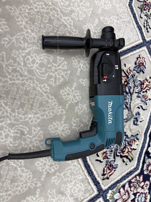 Продаётся перфоратор makita HR2450