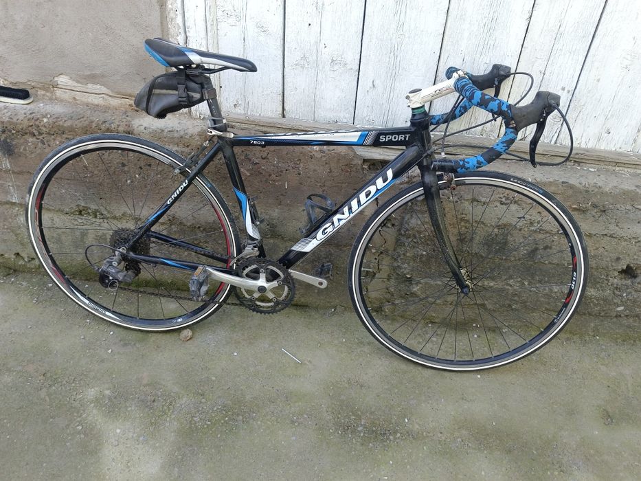 Велосипед шоссейный алюмин рама карбон вилка