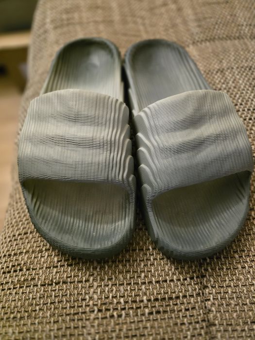 Adidas чехли в отлично състояние