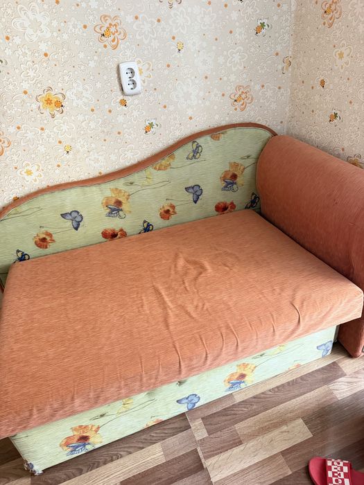 Диван в хорошем состоянии
