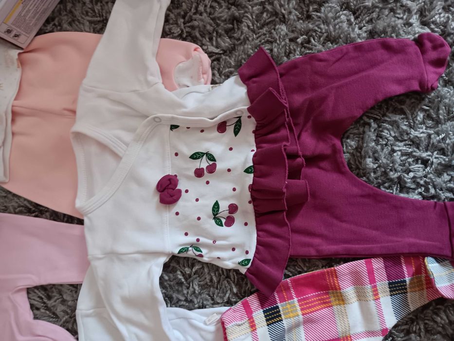 Голям лот бебешки дрешки и въртележка за кошара