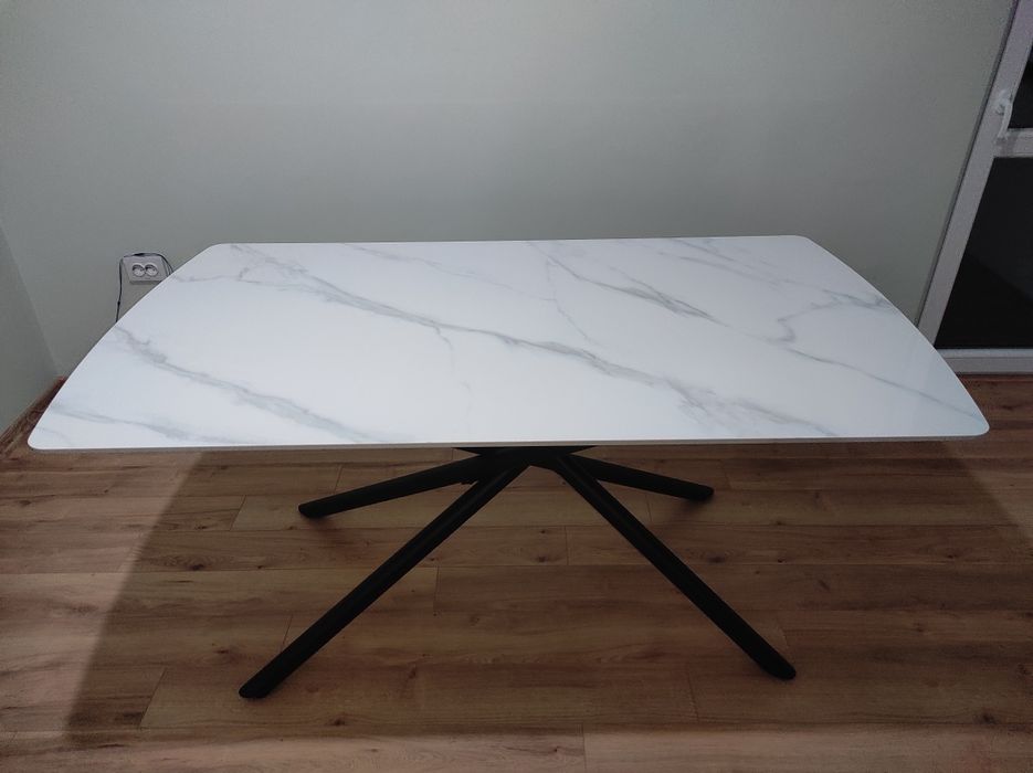 Трапезна кухненска маса