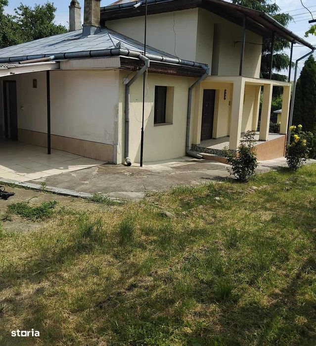 Vând vila  la o distanta de 15min de Roman sau schimb cu apartament