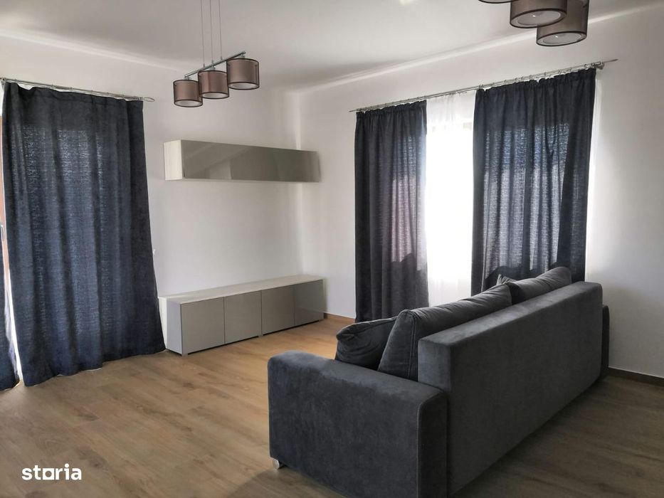 Casă  cu două apartamente și spațiu comercial,parter,etaj,etaj retras