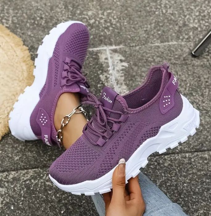 Распродажа женских кроссовок