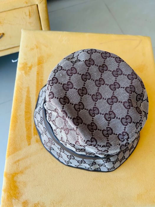 Супер актуална шапка GUCCI polyester и памук с кожен кант , чисто нова, размер М 57 см