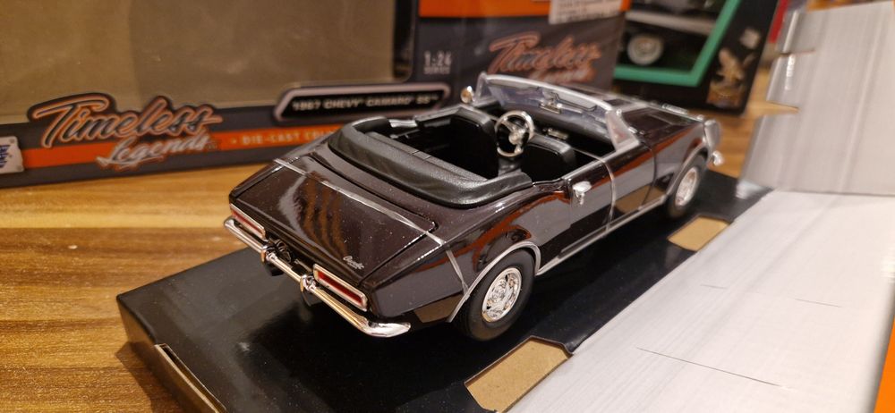 Macheta chevrolet camaro ss motor max 1/24 timeless legends