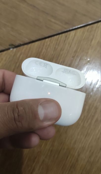 Продам кейс оригинал airpods pro