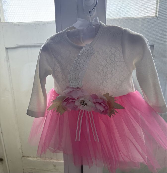 Rochiță elegantă bebe roz cu tul și flori 12 luni – ocazii speciale
