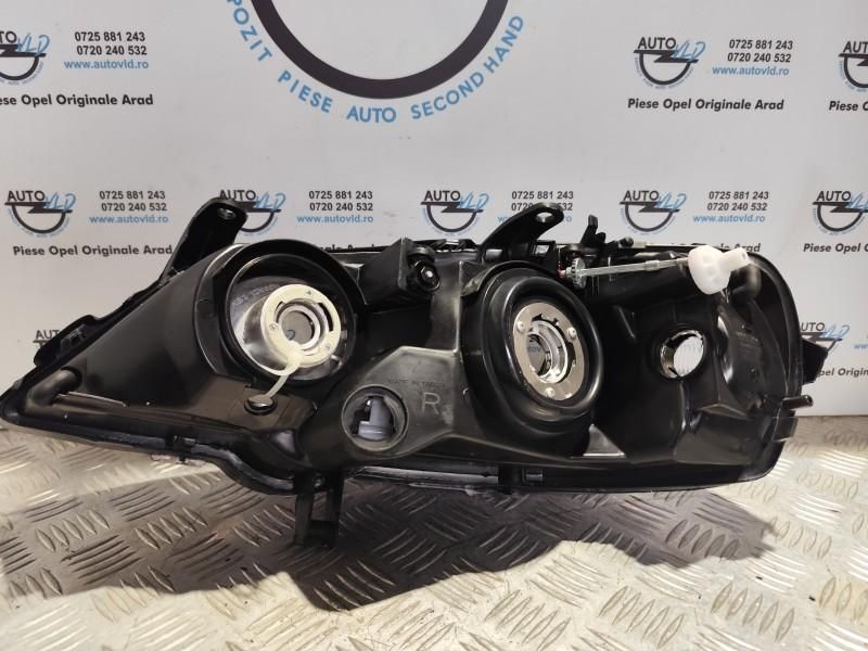 Far dreapta fundal negru N JOY Opel Astra G