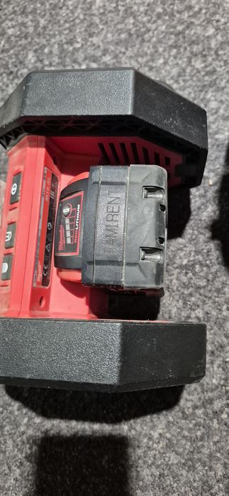 Hilti ,Milwaukee reflector de șantier pe acumulator