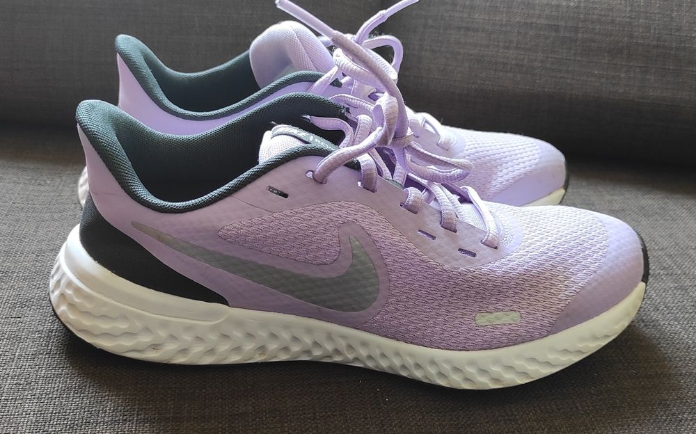 Детски и дамски еднакви маратонки Nike