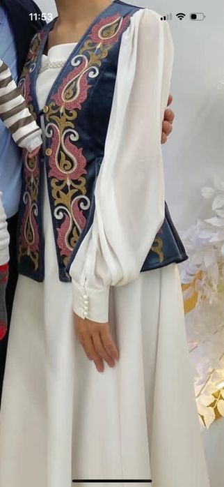 Продаю платья, надевала всего один раз